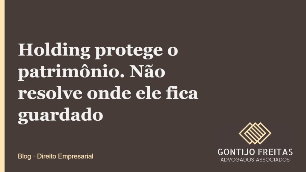 Holding protege o patrimônio. Não resolve onde ele fica guardado